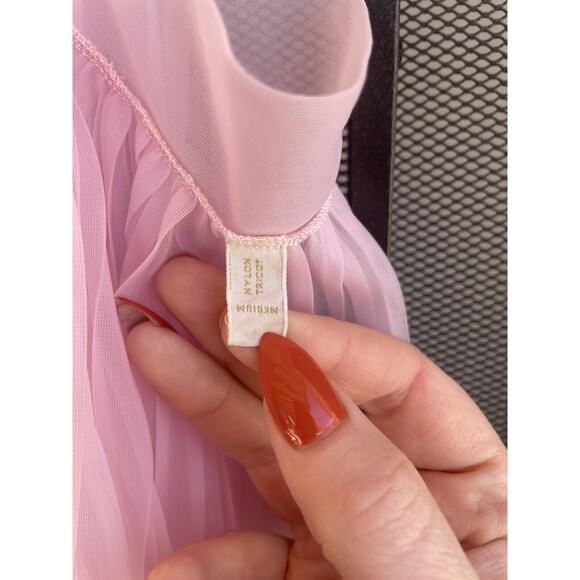 *Wounded Bird* 60s Roger’s Blush Pink Sheer Accordion-pleated nightie Sz. Med - Picture 4 of 7